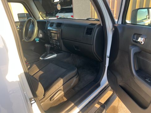 Used 2006 HUMMER H3 image 12