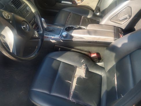 Used 2010 Mercedes-Benz C 300 4MATIC Sedan image 4