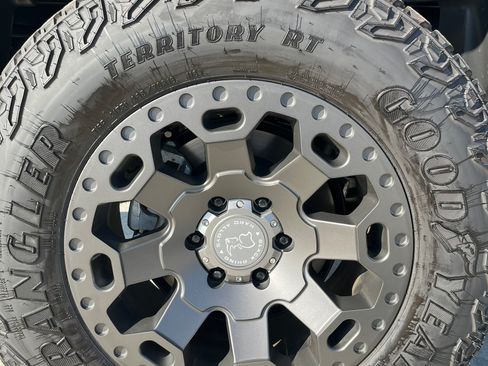 Used 2025 Toyota Tacoma 4x4 Double Cab Hybrid image 9