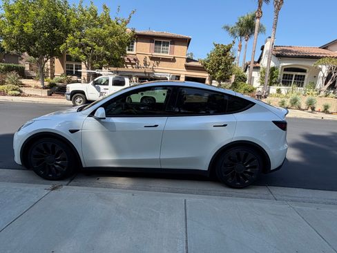 Used 2020 Tesla Model Y Performance AWD/4WD image 8