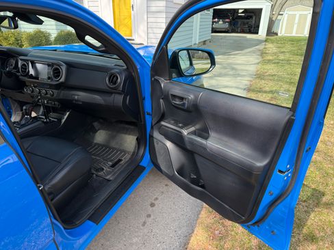 Used 2019 Toyota Tacoma TRD Pro AWD/4WD image 16
