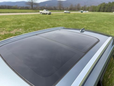 Used 2019 Volvo XC40 T5 Momentum image 24