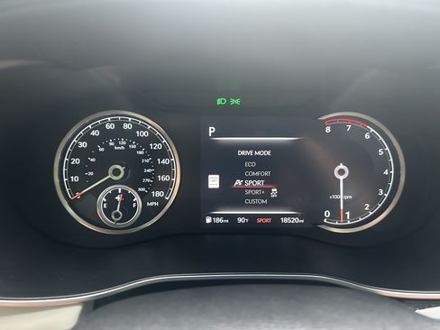 Used 2025 Genesis G70 2.5T AWD/4WD image 24