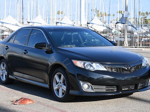 Used 2012 Toyota Camry L image 1