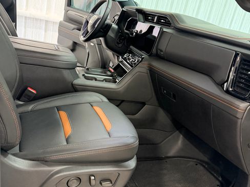 Used 2025 GMC Sierra 2500 AT4 w/ AT4 Premium Plus Package AWD/4WD image 10