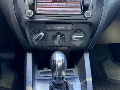 Used 2013 Volkswagen Jetta SE FWD image 13
