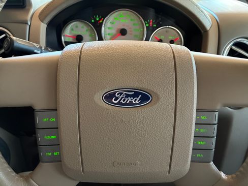 Used 2005 Ford F150 Lariat image 22