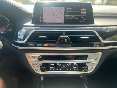 Used 2021 BMW 750i xDrive w/ Executive Package image 12