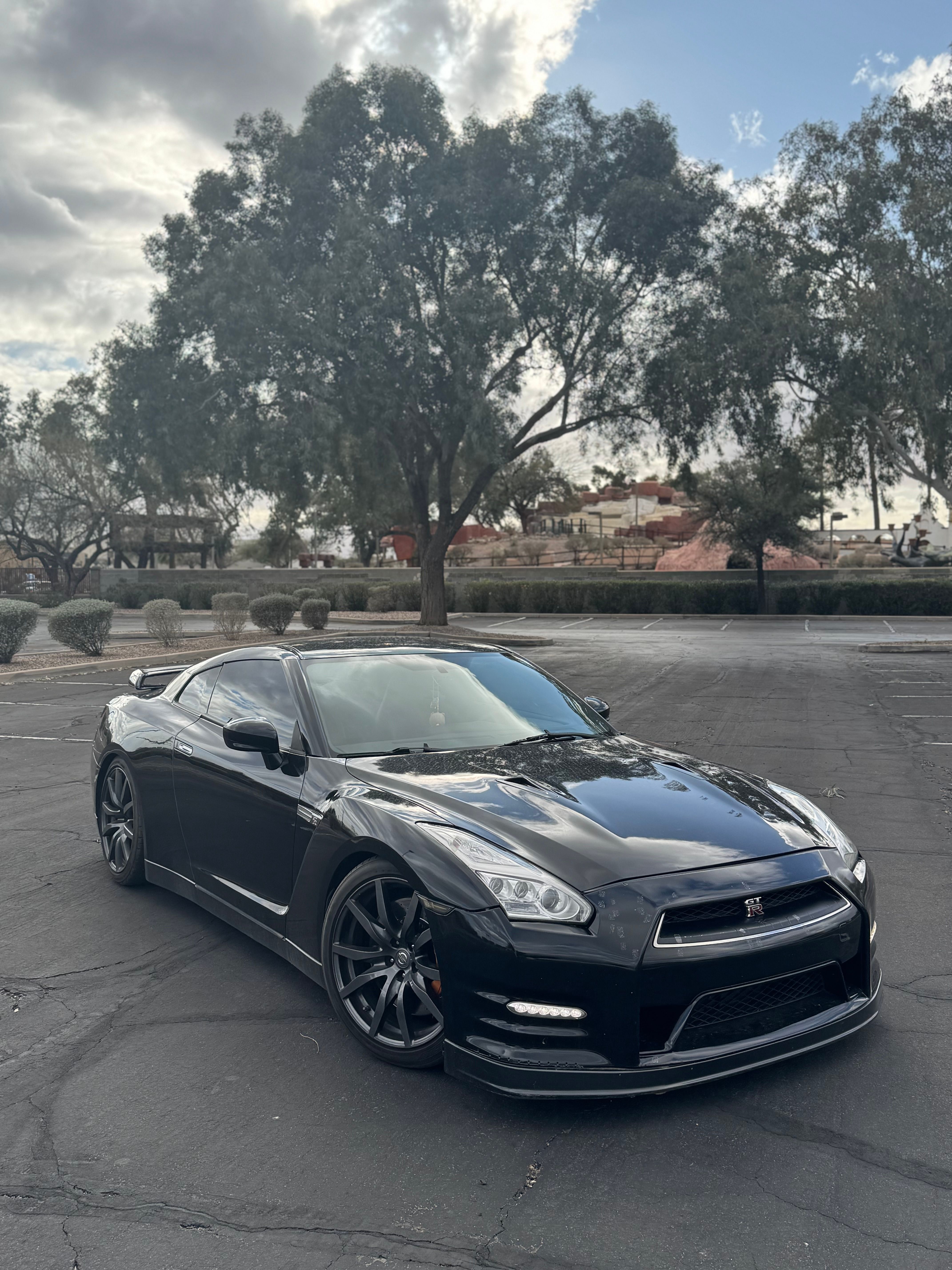 Used 2014 Nissan GT-R Premium w/ Premium Interior Package AWD/4WD image 15