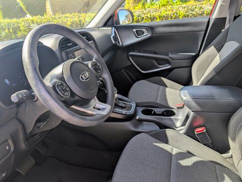 Used 2020 Kia Soul S image 6