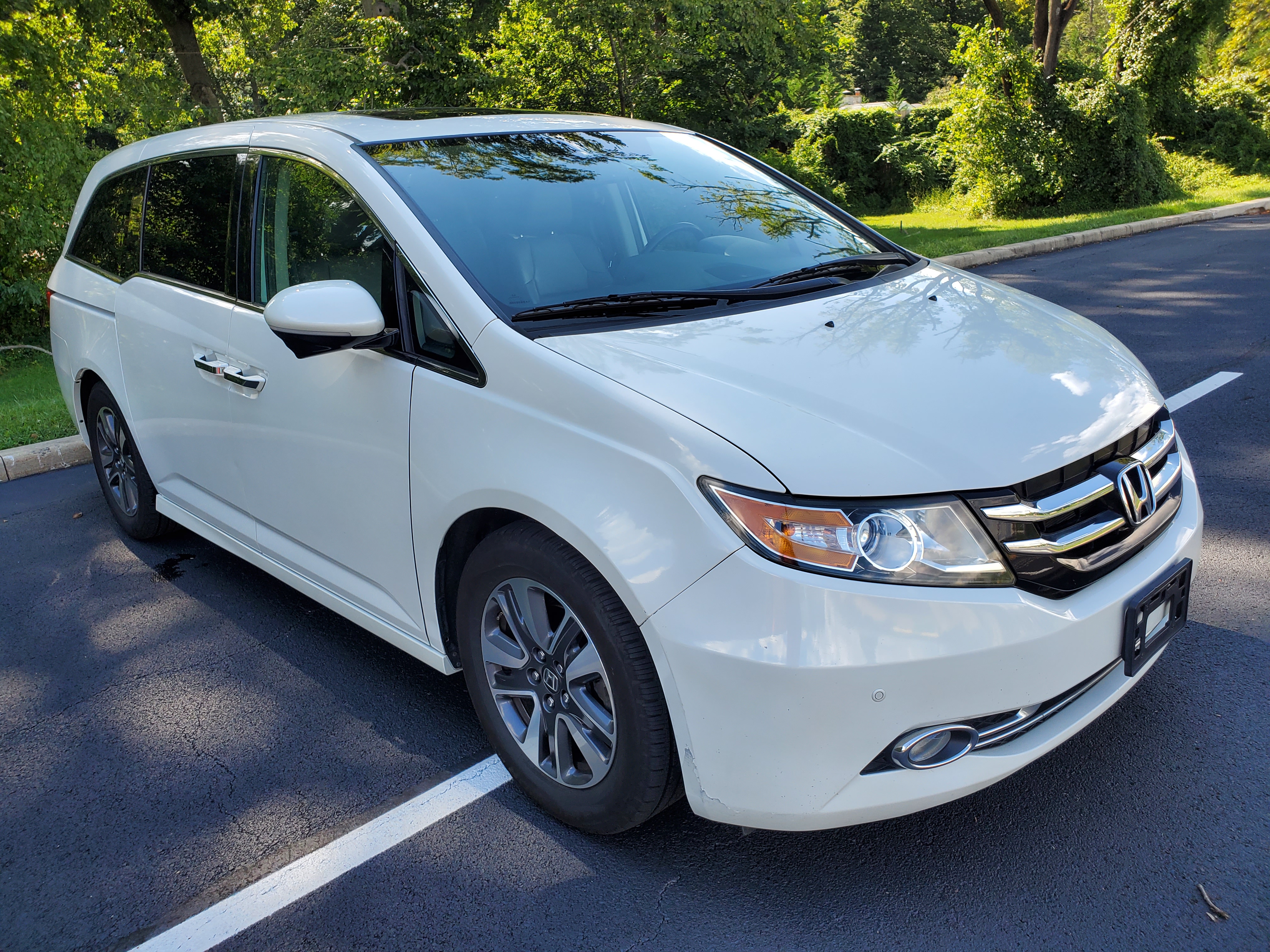 Used 2014 Honda Odyssey Touring image 2
