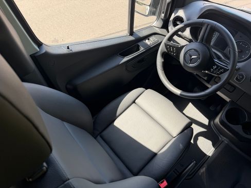 Used 2025 Mercedes-Benz Sprinter 2500 image 15