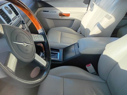 Used 2005 Chrysler 300 Touring image 6