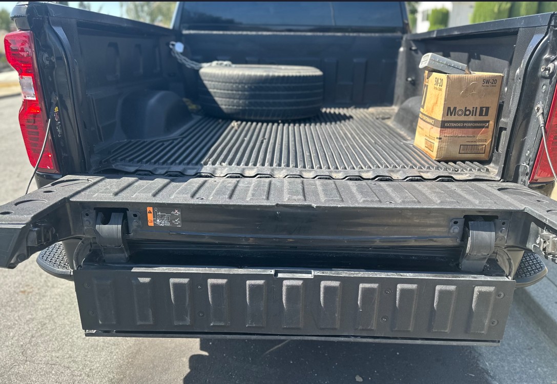 Used 2022 Chevrolet Silverado 2500 Custom w/ Custom Value Package AWD/4WD image 17