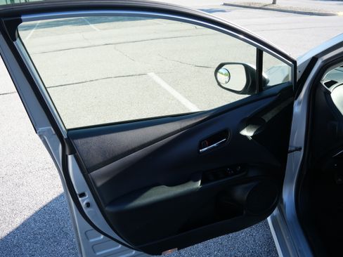 Used 2021 Toyota Prius L Eco FWD image 29