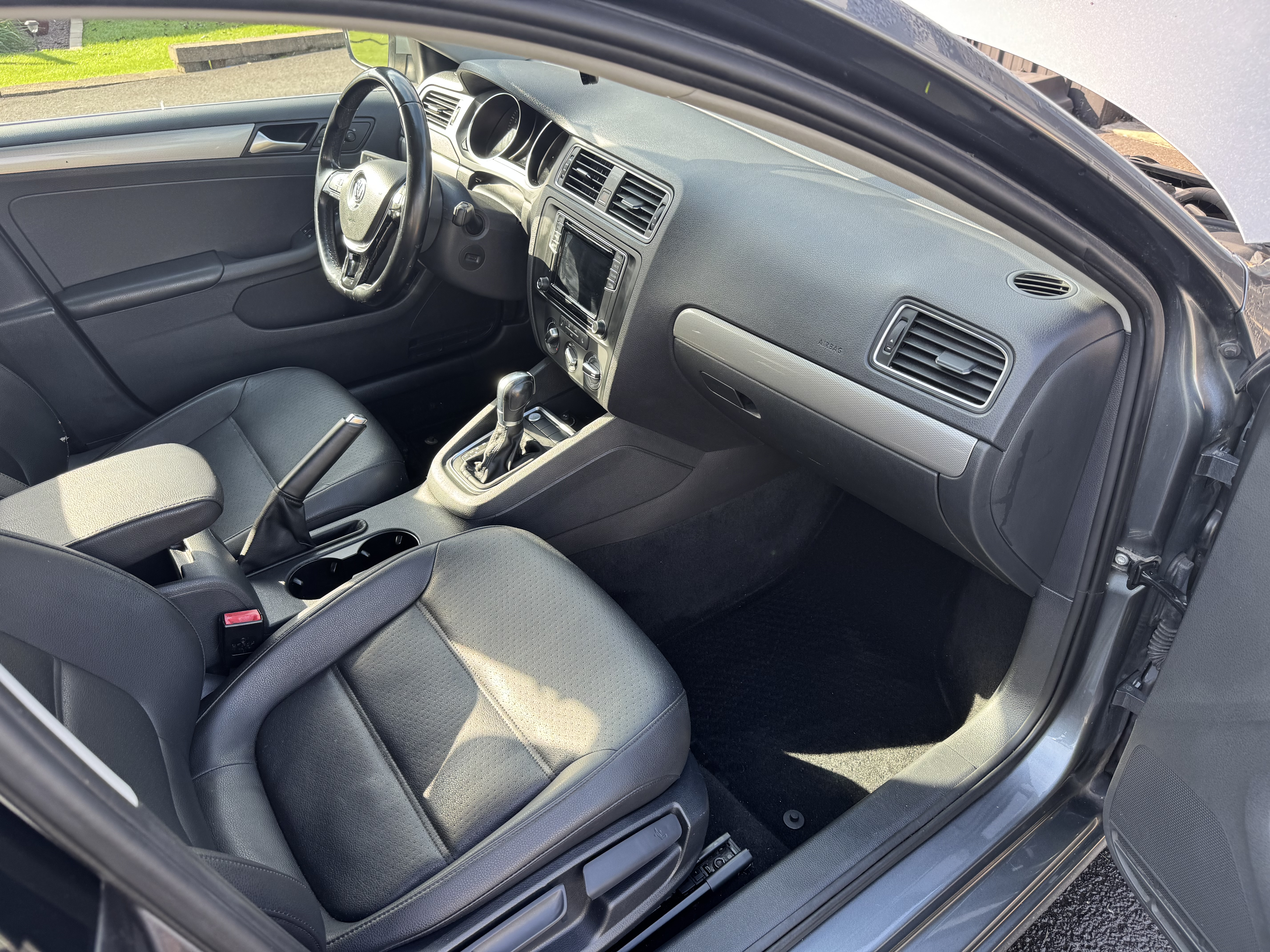 Used 2017 Volkswagen Jetta SE FWD image 23