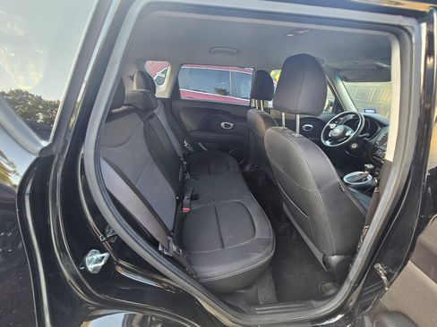 Used 2018 Kia Soul + FWD image 13