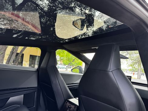 Used 2025 Tesla Cybertruck AWD Crew Cab image 15