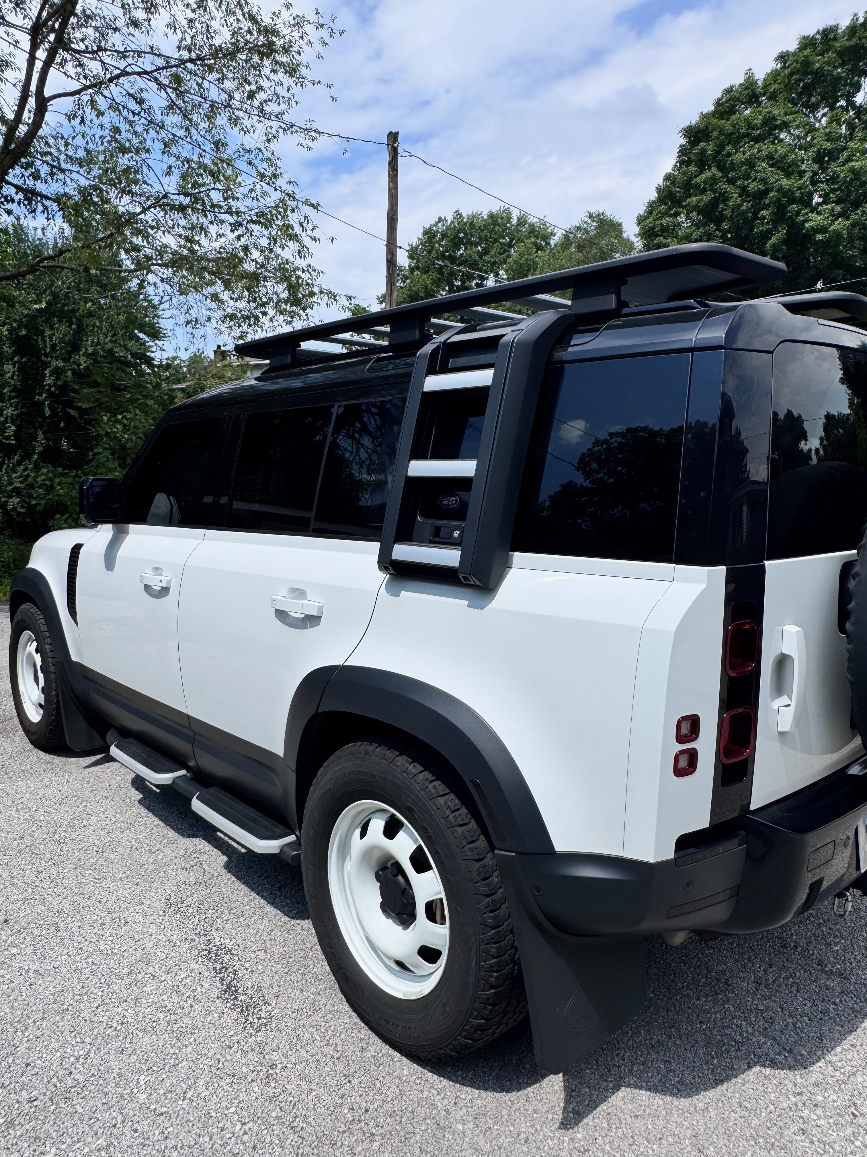 Used 2023 Land Rover Defender 110 S AWD/4WD image 9