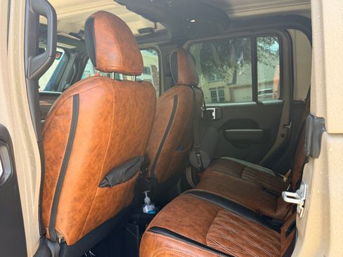 Used 2025 Jeep Gladiator Sport AWD/4WD image 12