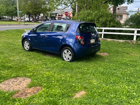 Used 2014 Chevrolet Sonic LT FWD image 2