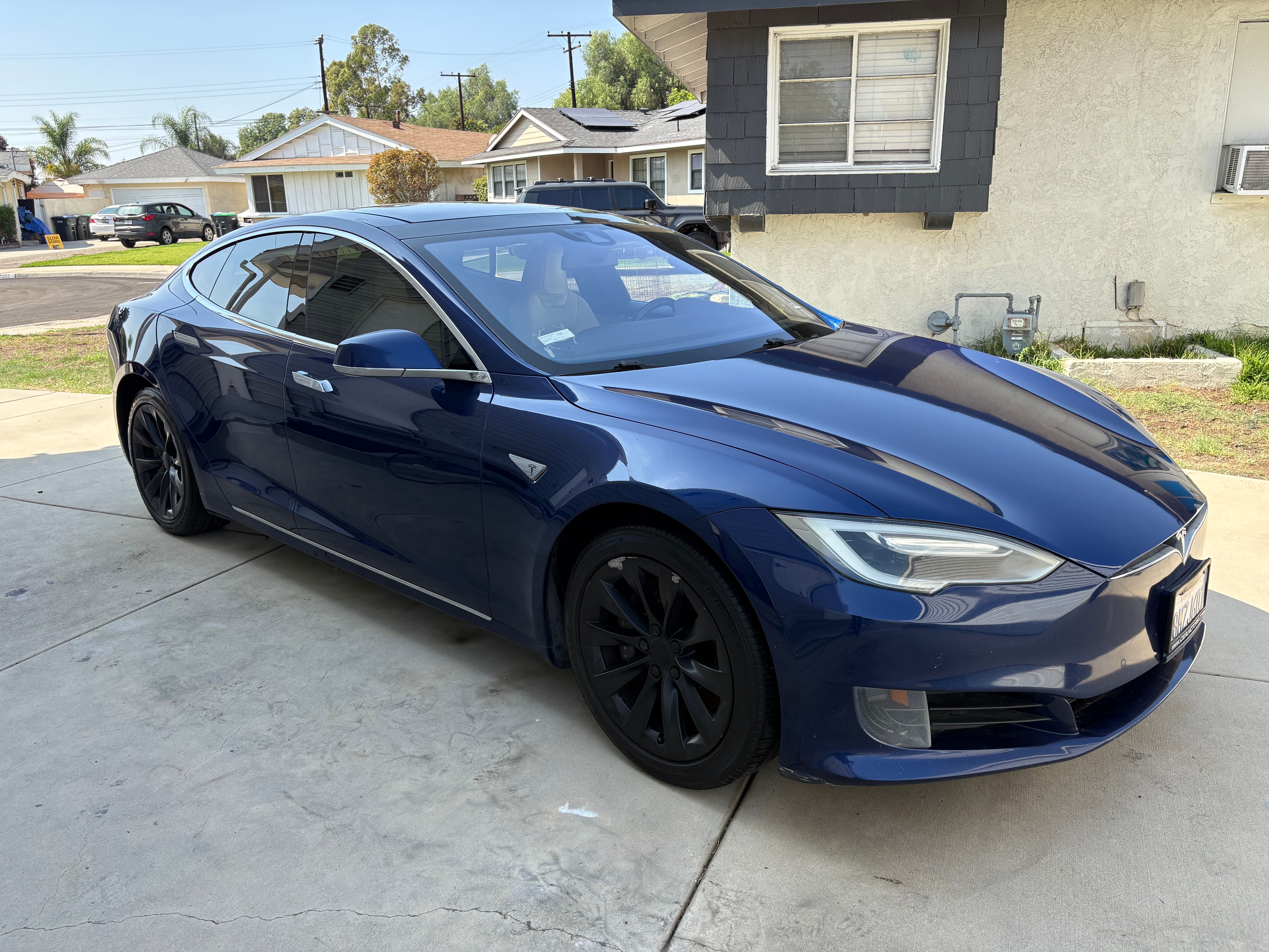 Used 2016 Tesla Model S 70 RWD image 1