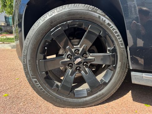 Used 2019 Cadillac Escalade ESV Premium Luxury image 12