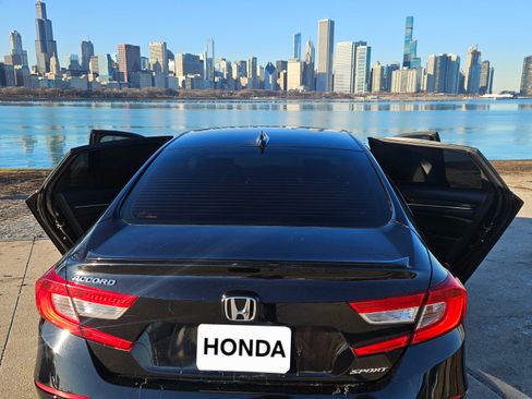 Used 2019 Honda Accord Sport image 2