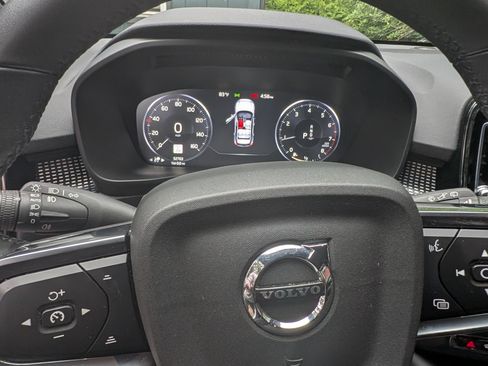 Used 2022 Volvo XC40 T5 R-Design image 12