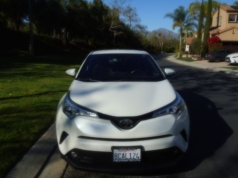 Used 2018 Toyota C-HR XLE image 5