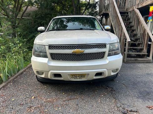 Used 2013 Chevrolet Avalanche LTZ AWD/4WD image 9
