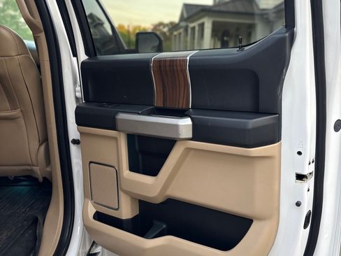 Used 2015 Ford F150 Lariat image 9