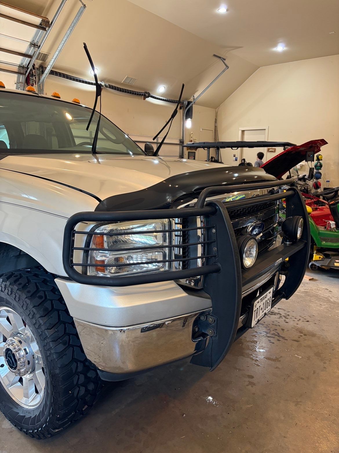 Used 2005 Ford Excursion XLT AWD/4WD image 8