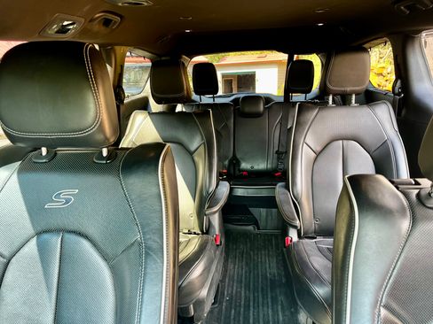Used 2019 Chrysler Pacifica Limited w/ Advanced Safetytec Group FWD image 10