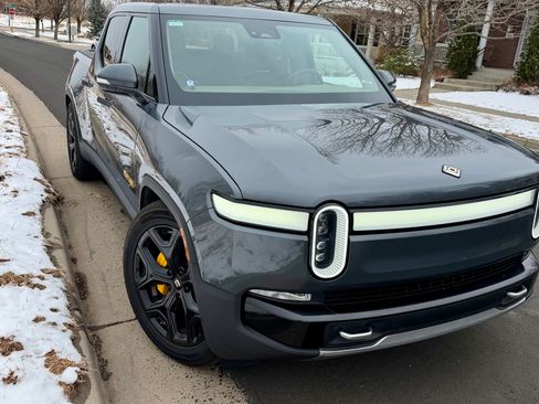 Used 2023 Rivian R1T Adventure image 4