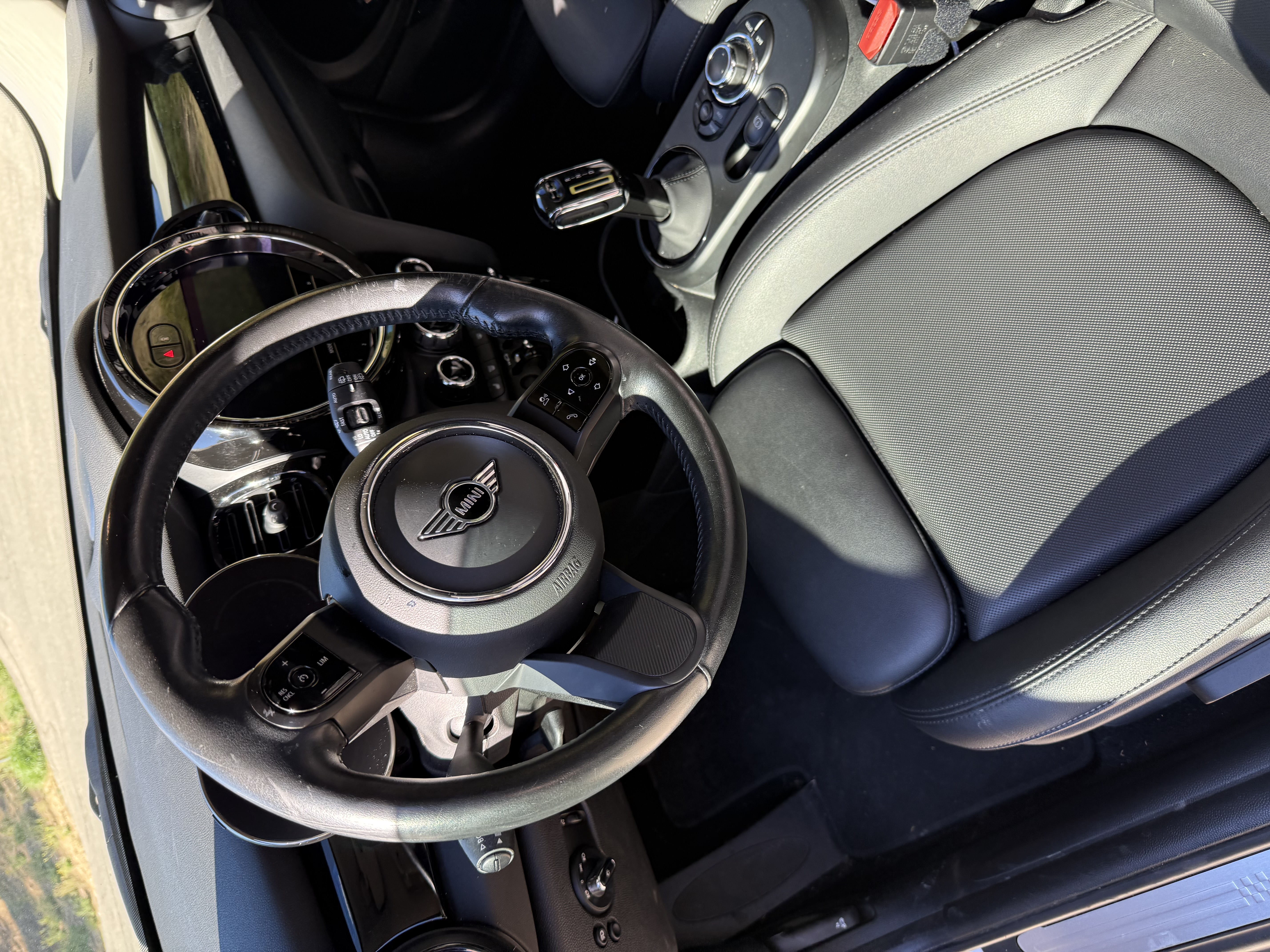 Used 2024 MINI Cooper SE FWD image 9