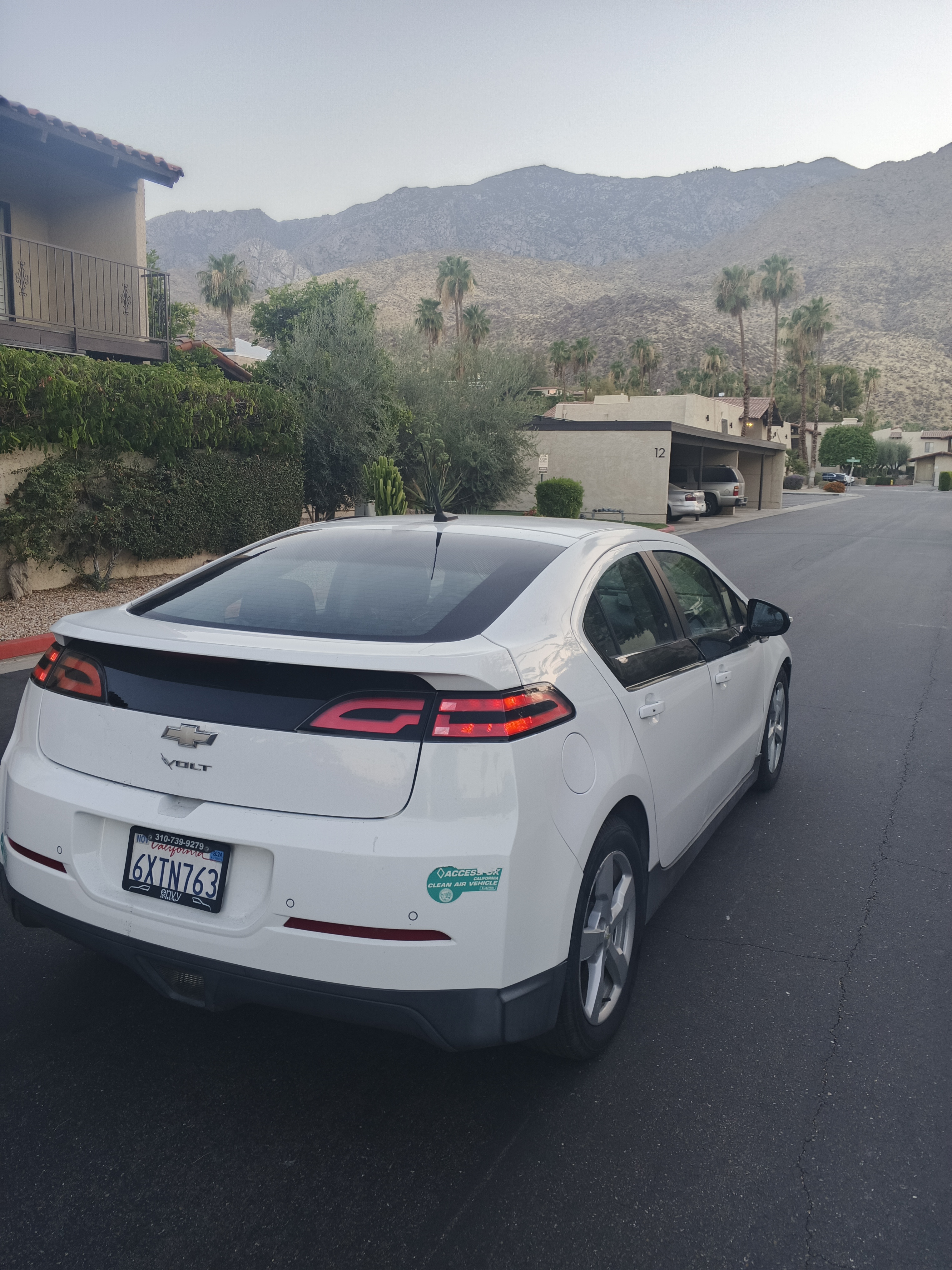 Used 2013 Chevrolet Volt Premium w/ Premium Trim Package FWD image 5