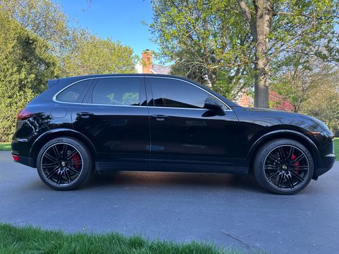 Used 2014 Porsche Cayenne Turbo AWD/4WD image 4