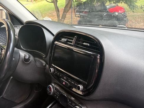 Used 2020 Kia Soul EX FWD image 22