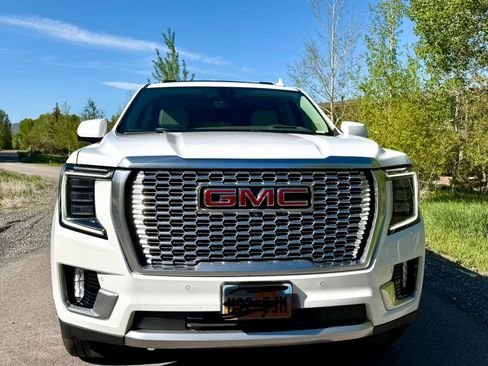 Used 2021 GMC Yukon Denali w/ Denali Premium Package AWD/4WD image 2