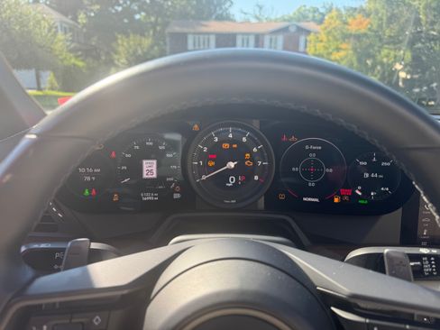 Used 2020 Porsche 911 Carrera image 4