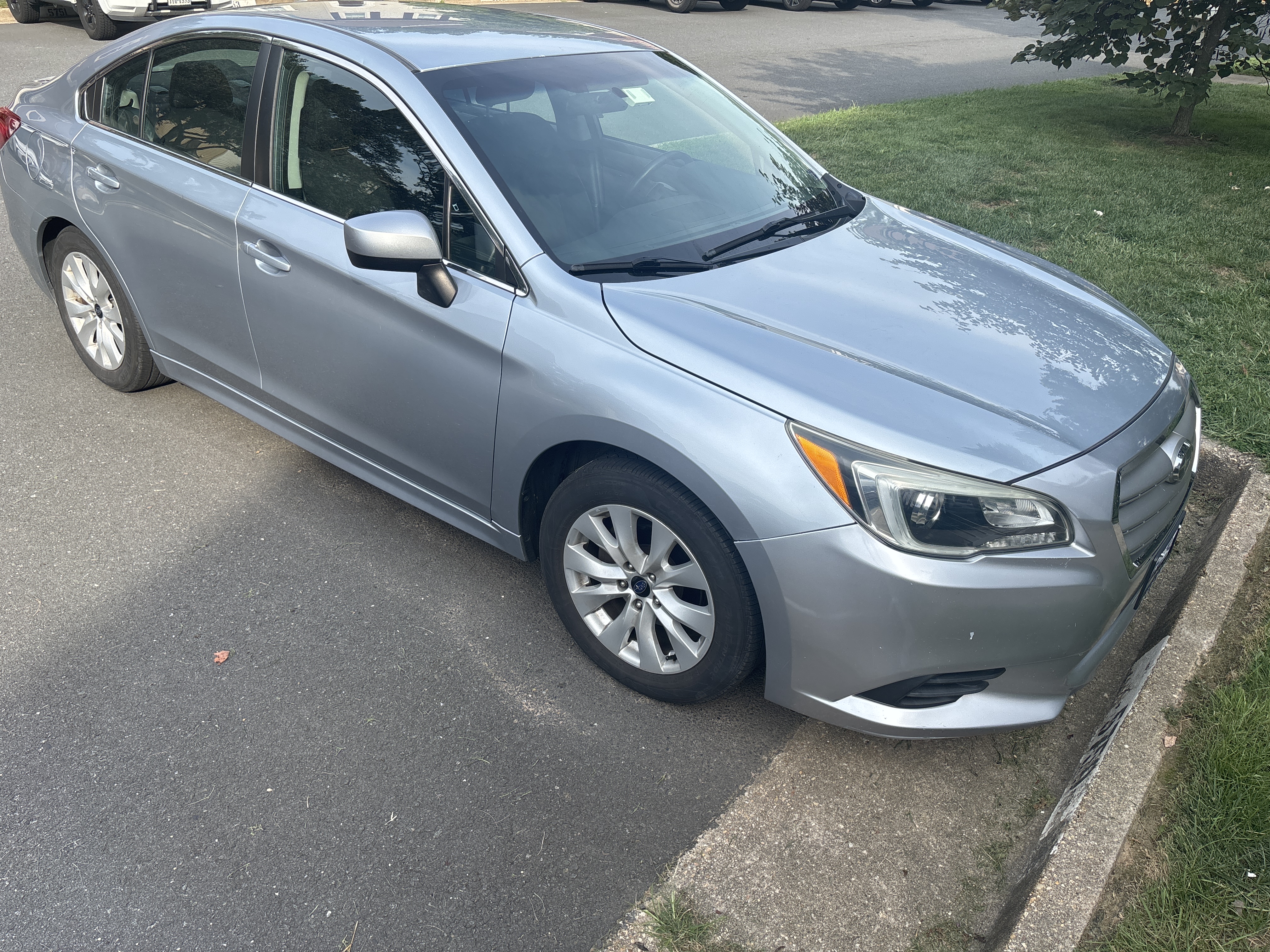 Used 2015 Subaru Legacy 2.5i Premium AWD/4WD image 2