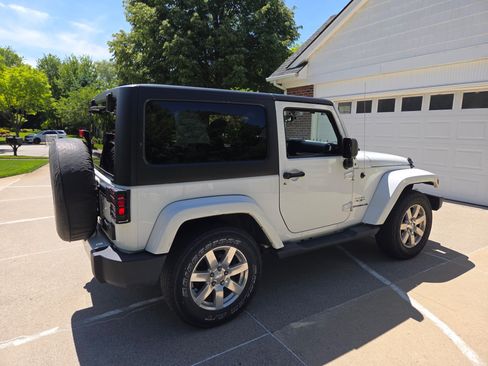 Used 2016 Jeep Wrangler Sahara w/ Dual Top Group AWD/4WD image 5