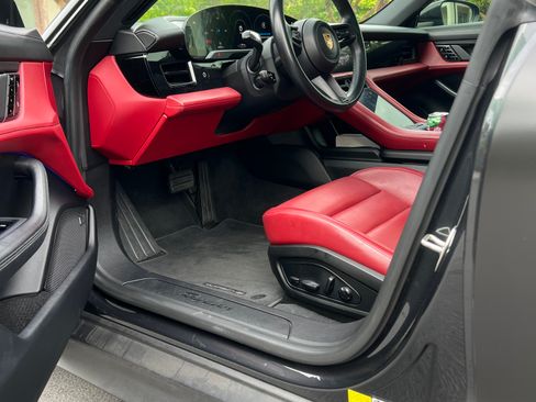Used 2021 Porsche Taycan RWD image 5