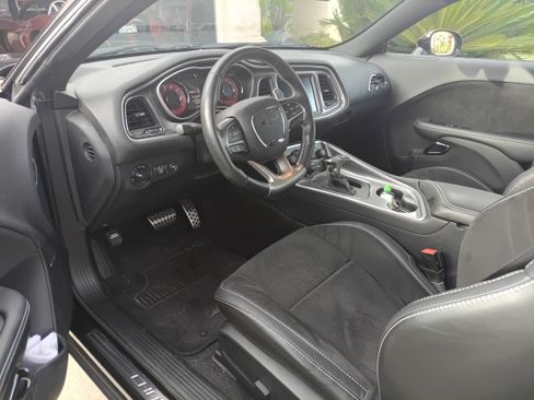 Used 2016 Dodge Challenger SRT Hellcat image 9