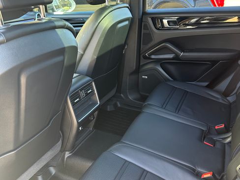 Used 2019 Porsche Cayenne image 11