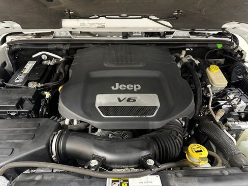 Used 2015 Jeep Wrangler Sahara w/ Connectivity Group image 6