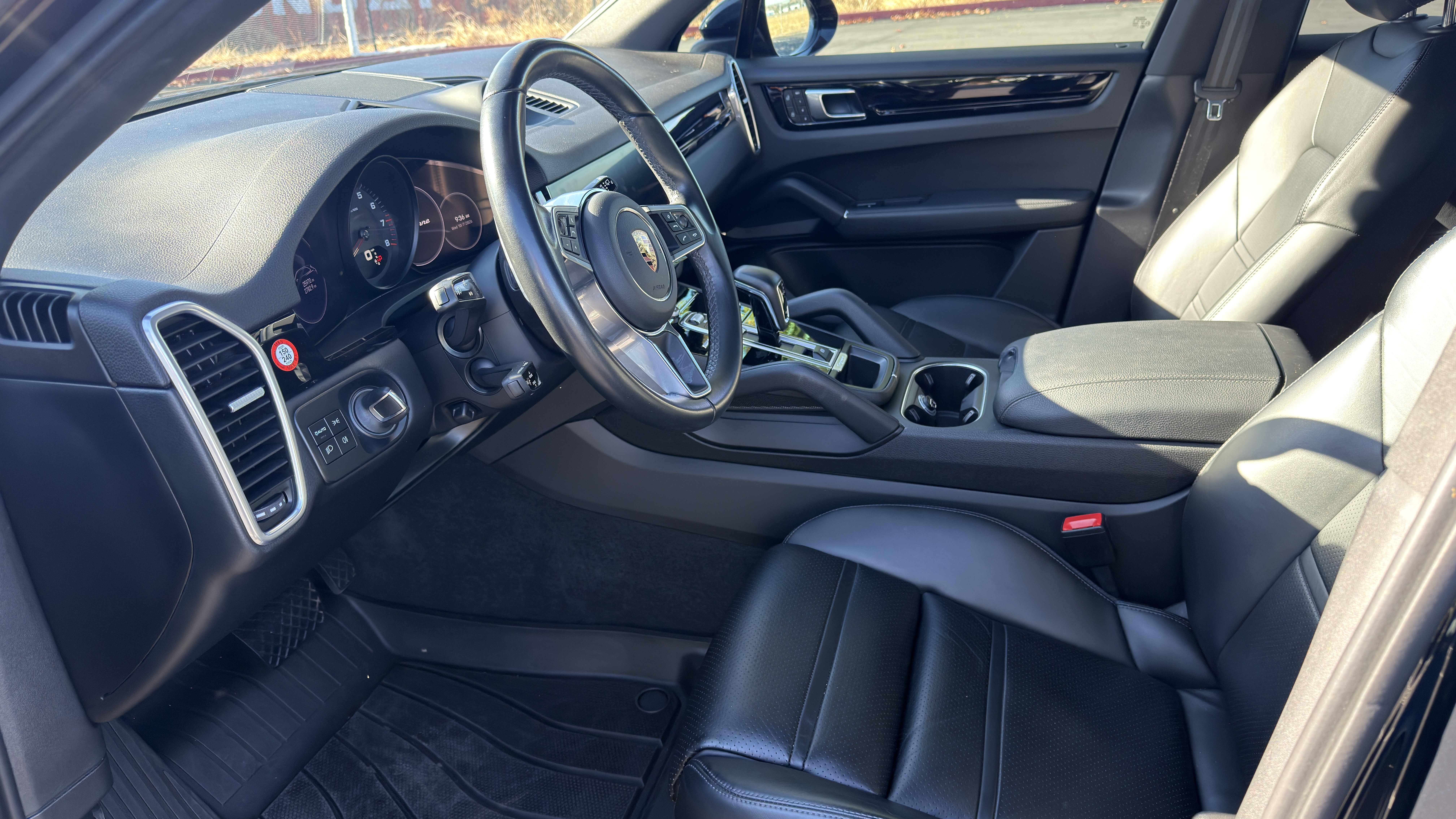 Used 2023 Porsche Cayenne w/ Premium Package AWD/4WD image 9
