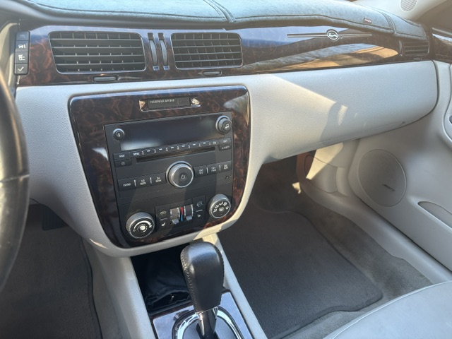 Used 2012 Chevrolet Impala LTZ FWD image 9