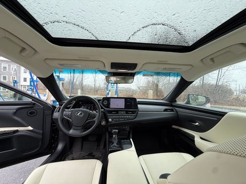 Used 2022 Lexus ES 350 w/ Premium Package image 9